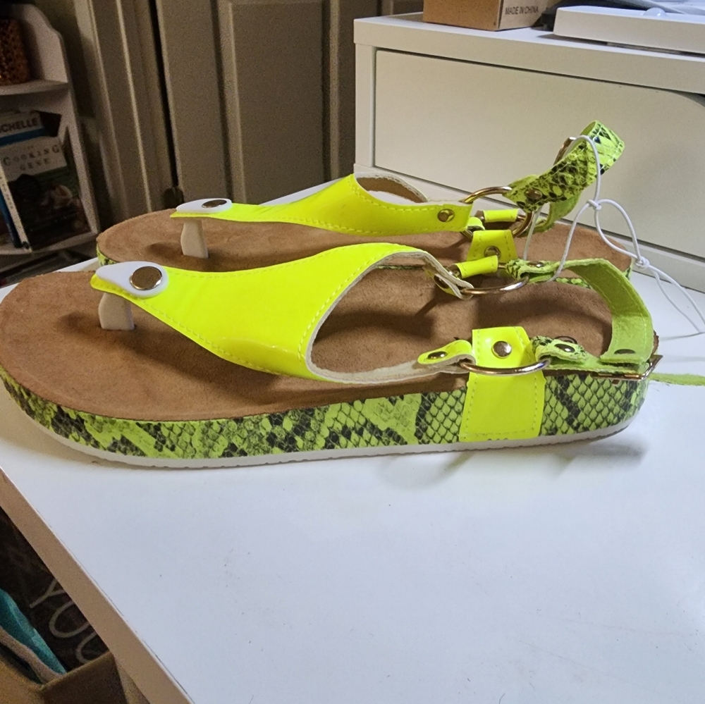 Sandals - Picture 4 of 9